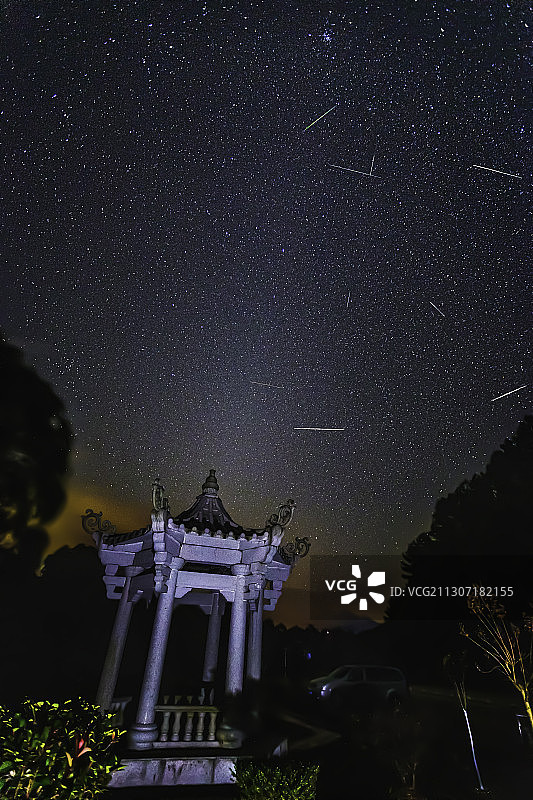 狮子座流星雨，黎明前的一个小时，在赣闽边界捕捉到的流星图片素材