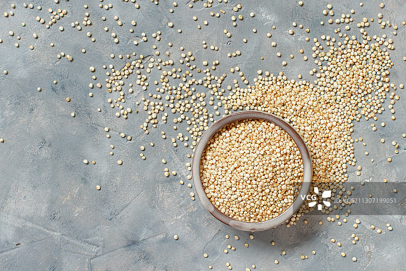 桌上碗中的米饭俯视图图片素材