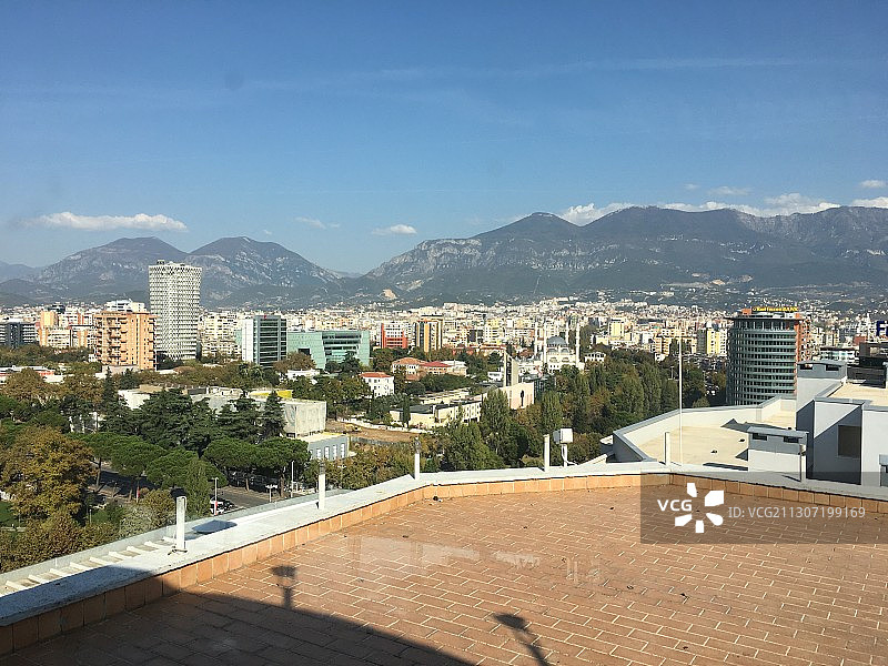 阿尔巴尼亚地拉那天空塔城市建筑俯视图图片素材