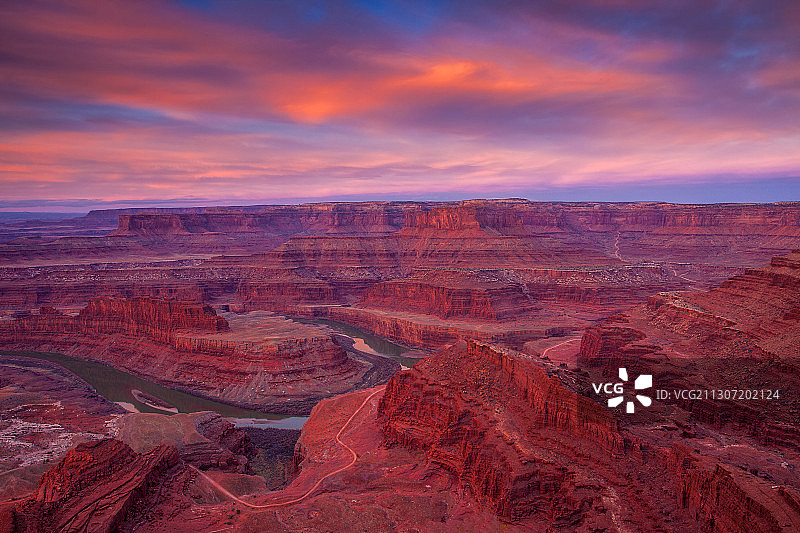 美国犹他州死马点多云天空下的景观航拍图片素材