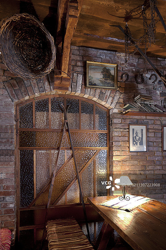 具有复古风格的酒店酒吧图片素材