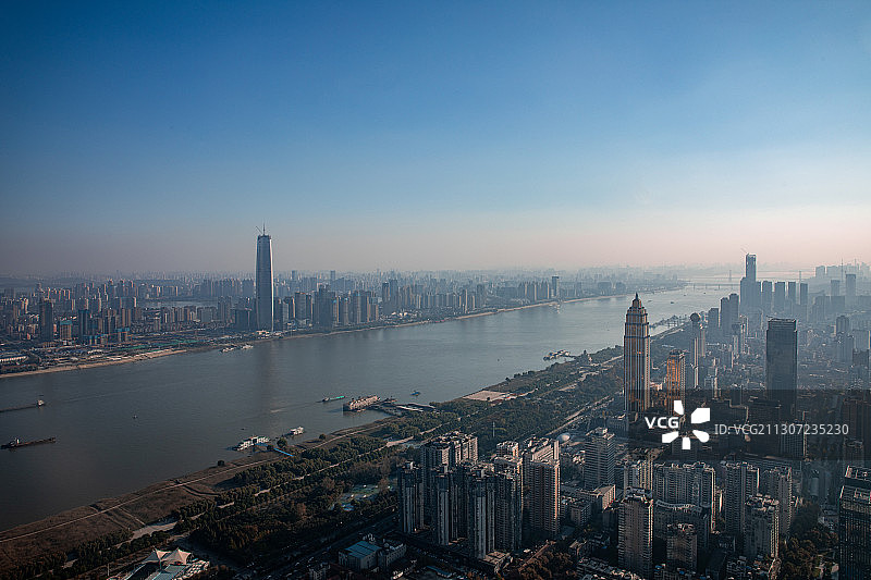武汉汉口江岸区天悦金融财富中心大厦与武昌绿地中心大厦图片素材