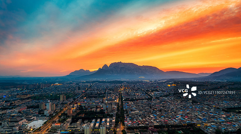 河南省登封嵩山日落航拍大图图片素材