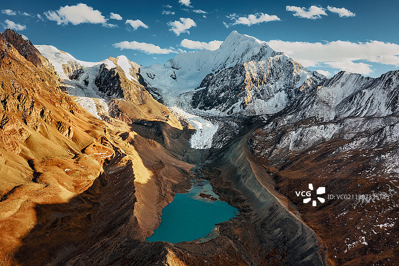 贡嘎雪山勒多曼因峰图片素材