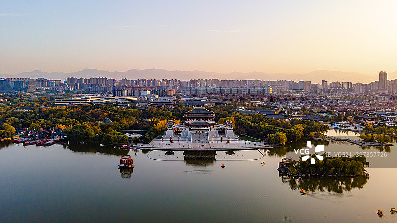 航拍大唐芙蓉园紫云楼图片素材