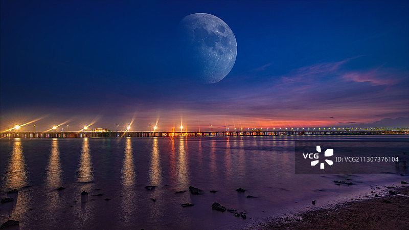 中国深圳前海城市夜景沿江高速跨海大桥图片素材