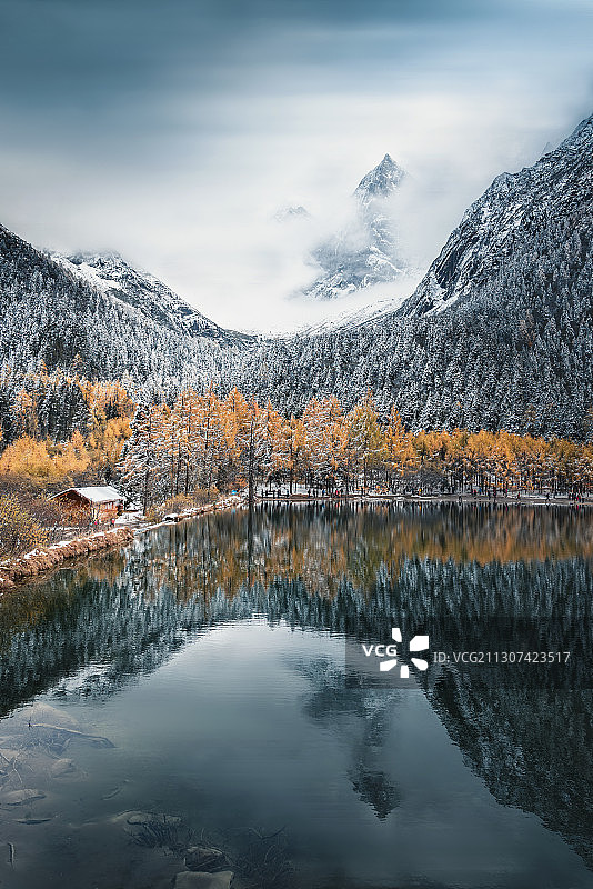 毕棚沟初雪图片素材