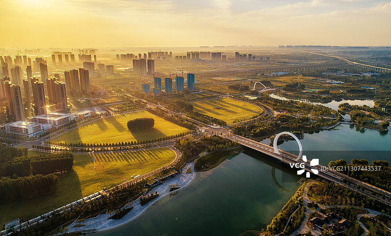 河南郑州经济开发区滨河国际新城蝶湖风光航拍大图图片素材
