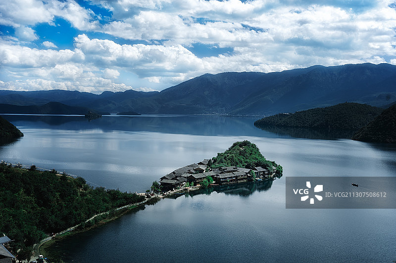泸沽湖里格半岛全貌图片素材