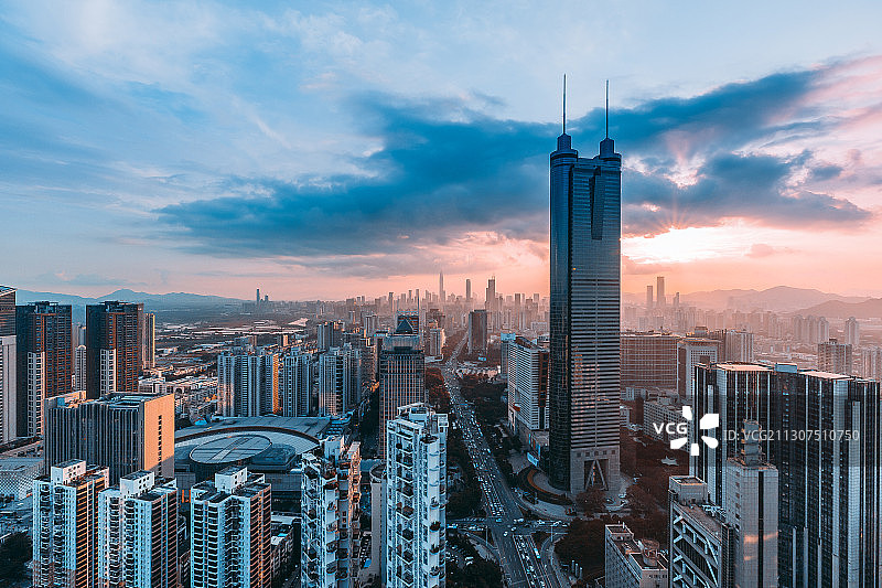 中国深圳市地王大厦傍晚时分图片素材