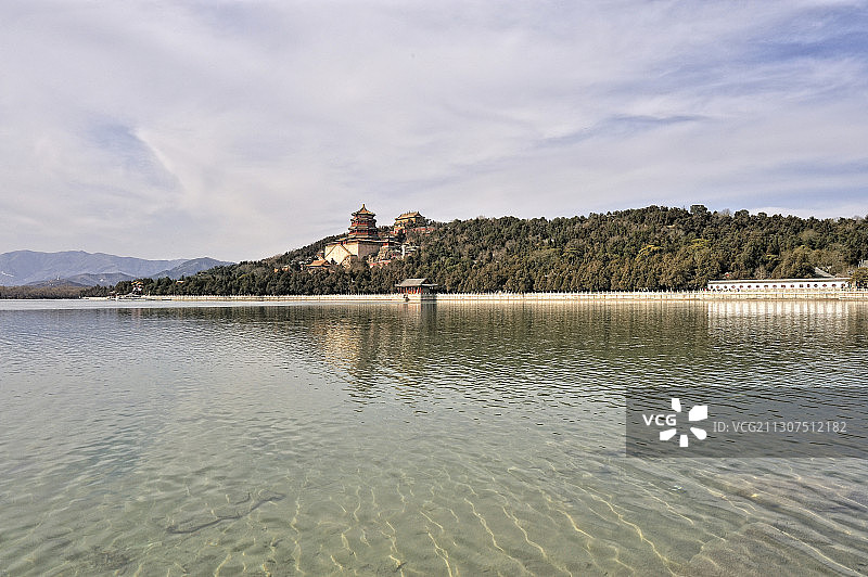 颐和园万寿山上的佛香阁图片素材
