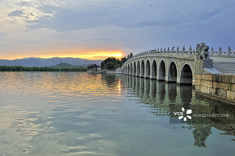 颐和园里的十七孔桥图片素材