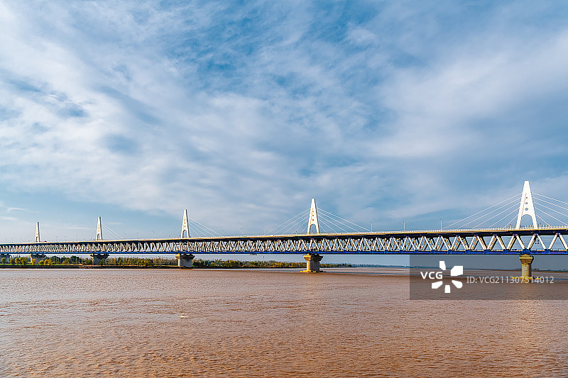 河南郑州沿黄生态廊道郑新黄河大桥公路铁路桥公用特大桥图片素材
