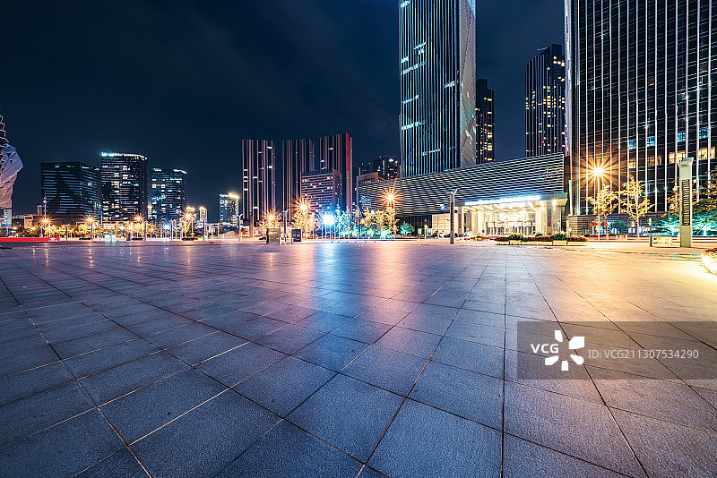 夜晚时的城市广场图片素材
