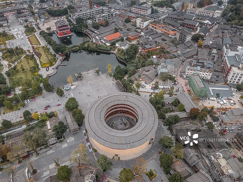 四川成都著名旅游景点龙泉洛带博客小镇博客楼航拍视角图片素材