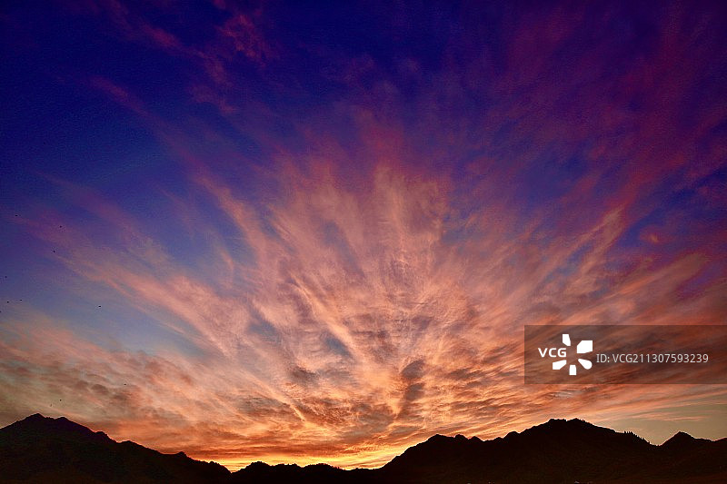 塞里木湖晚霞图片素材