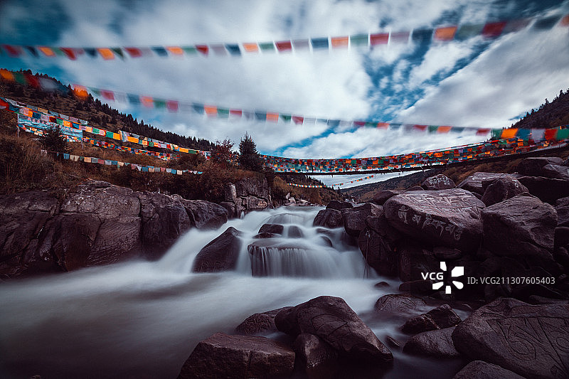 川西高原的玛尼经河图片素材