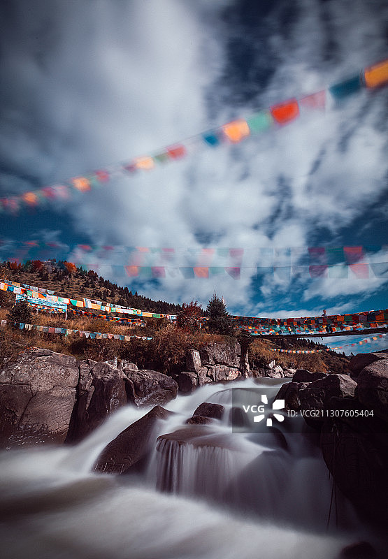 川西高原的玛尼经河图片素材