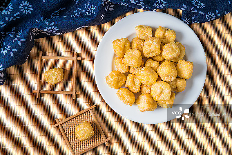 中国传统食物一碟油豆泡图片素材