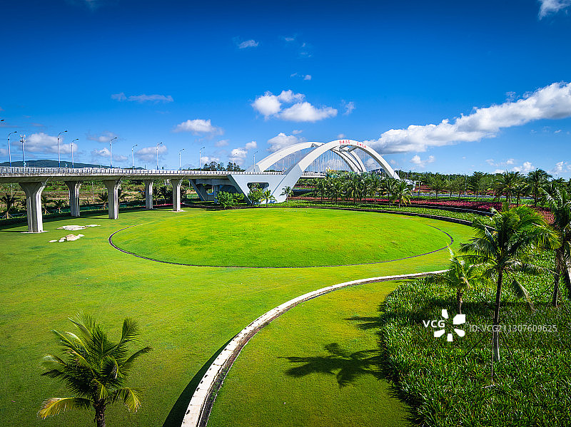 海南陵水G98环岛高速公路立交桥图片素材