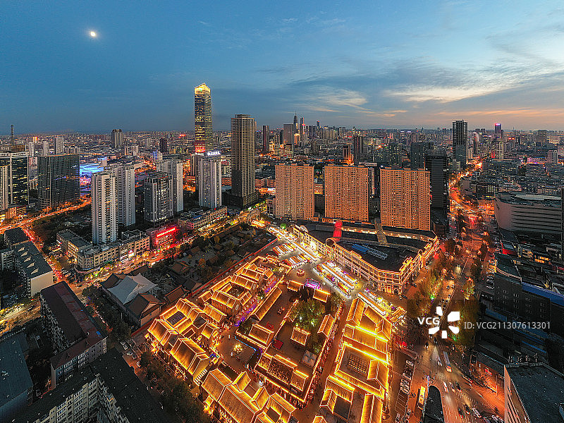 辽宁沈阳北市场恒隆广场夜晚风光图片素材