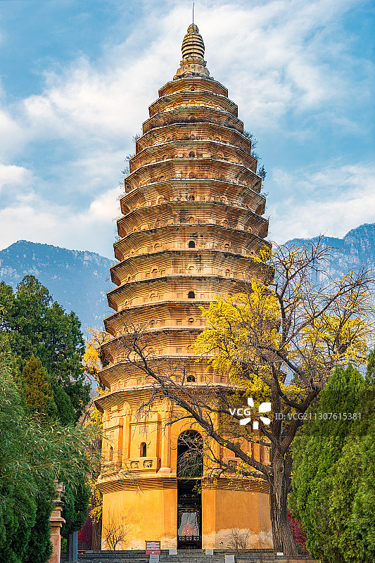 亚洲中国河南省郑州市登封嵩岳寺塔图片素材
