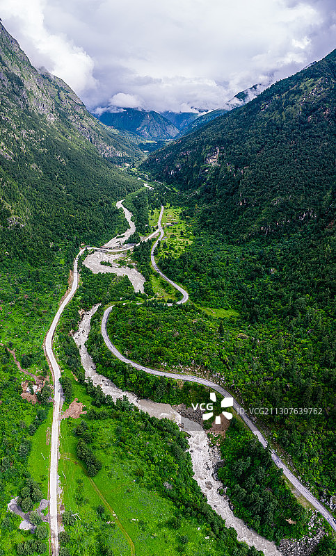 中国西藏日喀则市吉隆县吉隆藏布峡谷自然风光图片素材