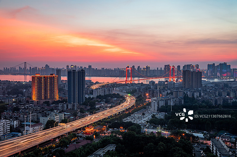 武汉鹦鹉洲长江大桥晚霞夜景图片素材