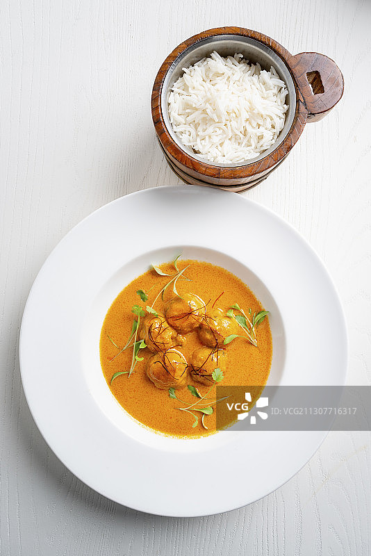 果阿虾球咖喱配白米饭图片素材