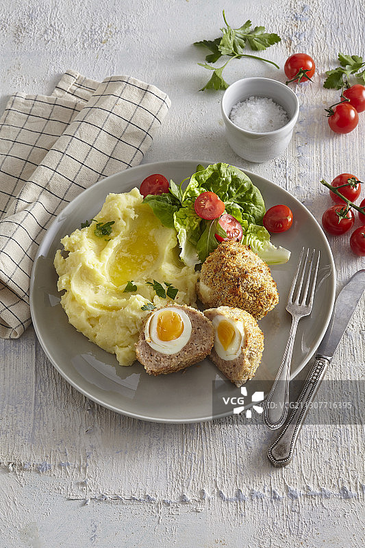 苏格兰炸蛋（肉馅煮鸡蛋）图片素材