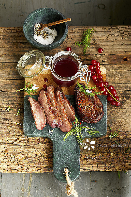 红醋栗果冻鸡胸肉图片素材