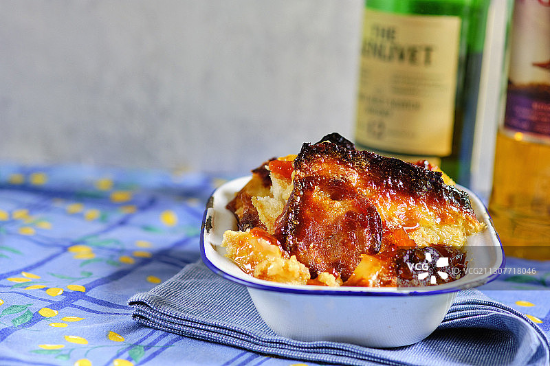 威士忌橘子酱面包黄油布丁图片素材