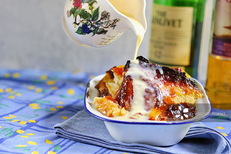 威士忌橘子酱面包黄油布丁图片素材