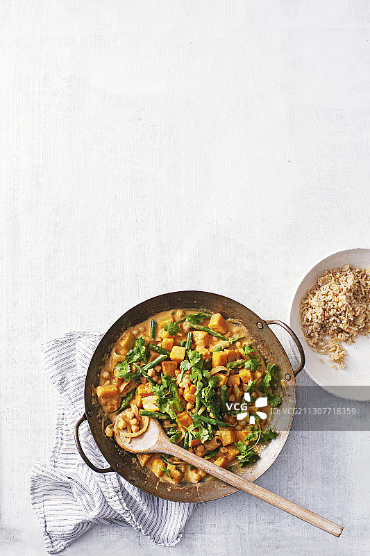 素食鹰嘴豆沙爹咖喱图片素材