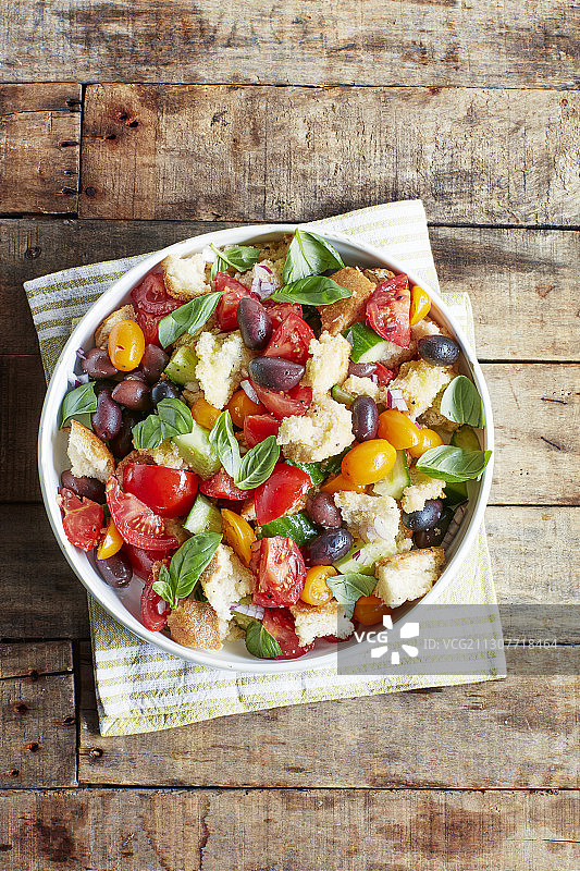 意大利面包沙拉图片素材