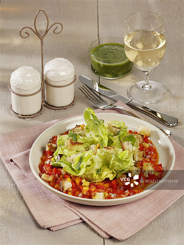 搭配西班牙冻汤的生菜图片素材