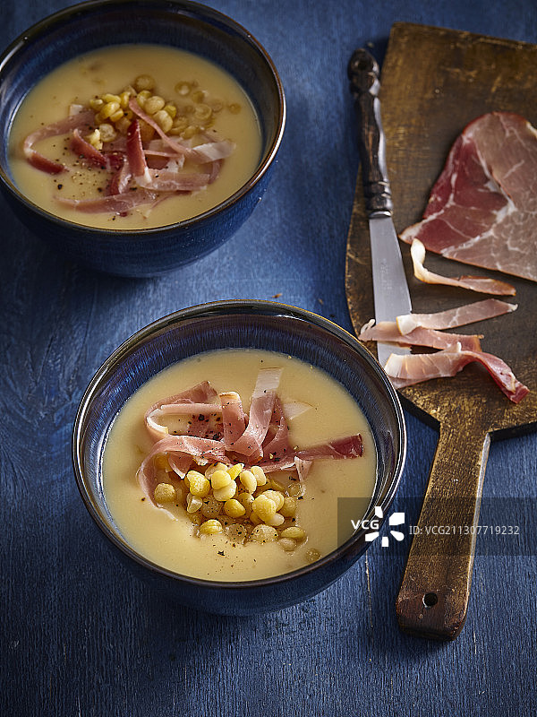 搭配意式火腿的扁豆汤图片素材