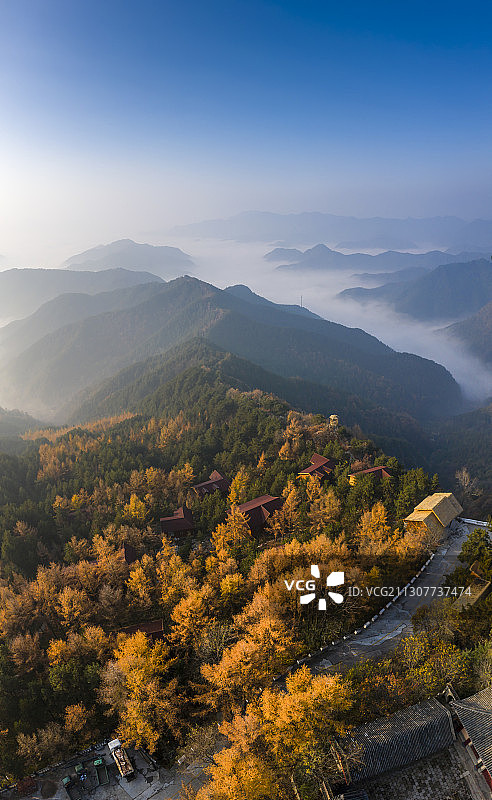 河南西部山区一处宛如仙境的旅游度假村图片素材