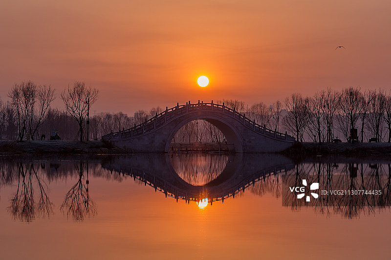 东湖朝阳图片素材