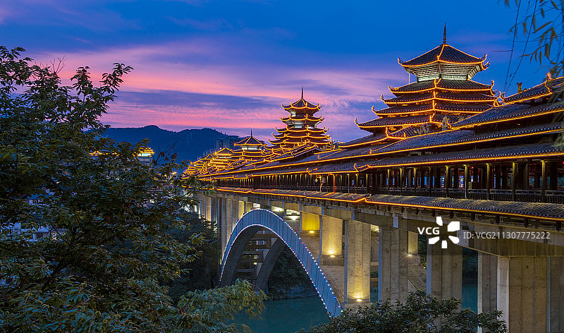 风雨桥日落图片素材