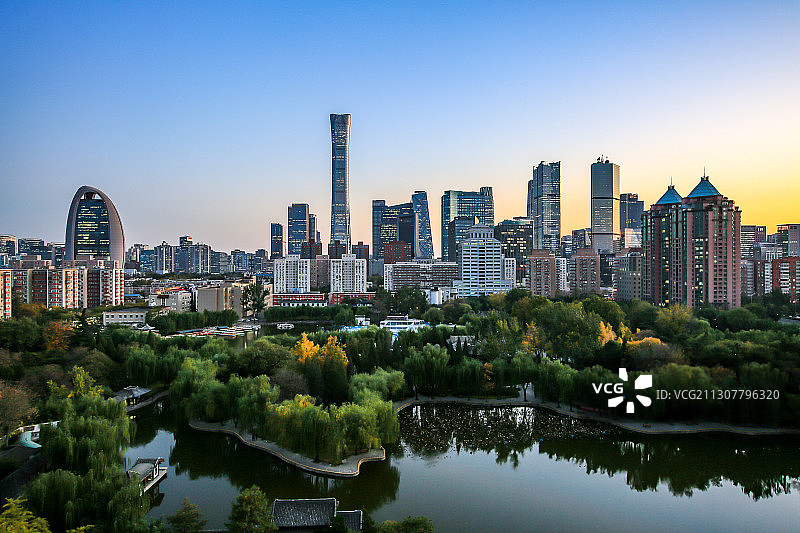 团结湖公园秋色图片素材