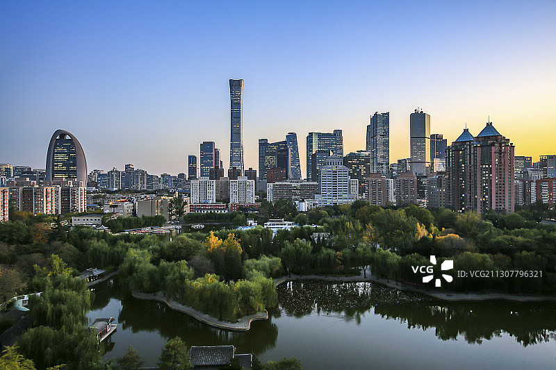 团结湖公园秋色图片素材