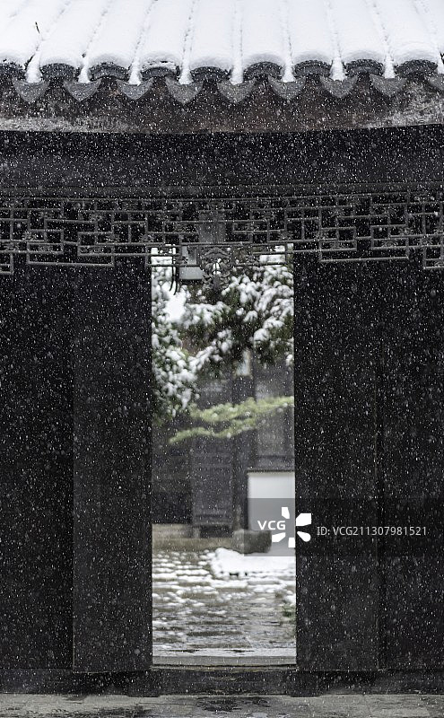 大雪中的江苏无锡东林书院图片素材