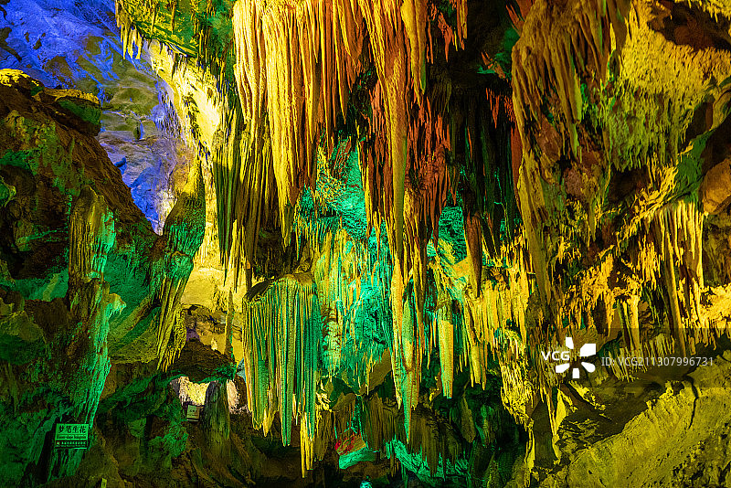 本溪水洞旅游，千年钟乳石图片素材