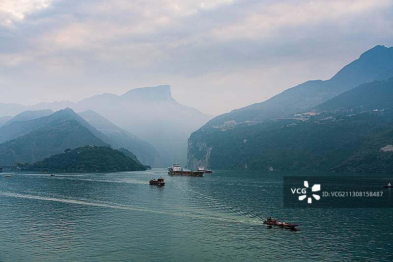 晨雾秋忙白帝城图片素材