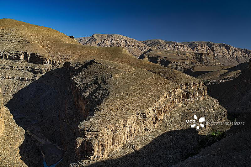 摩洛哥达代河谷上游的侵蚀地貌景色图片素材