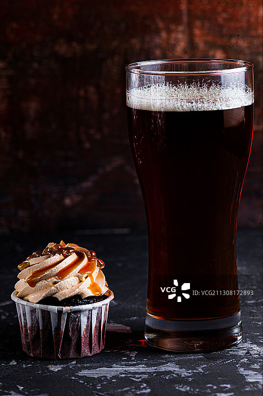 餐桌上搭配甜点的饮品特写图片素材