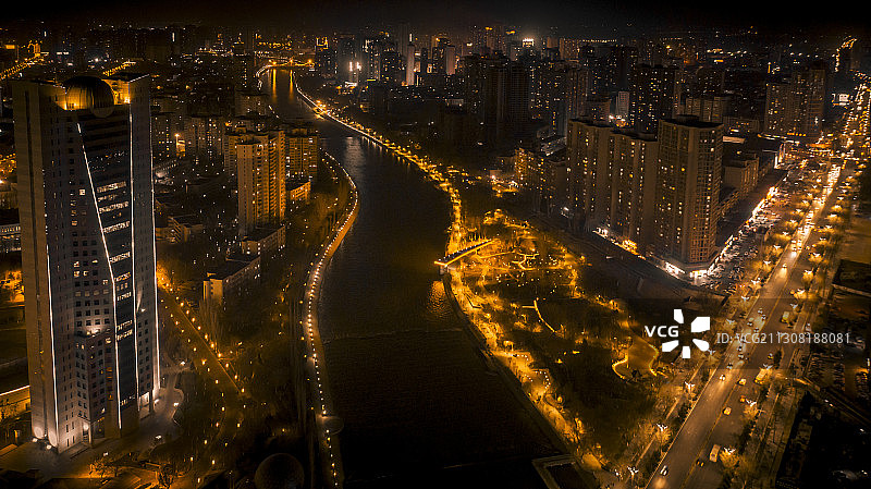 新疆库尔勒市城市黑金风格夜景迷人图片素材