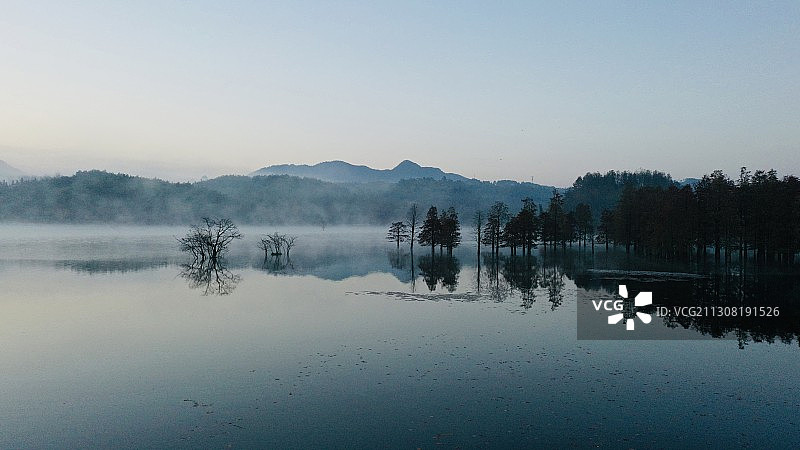 远看山有色 近听水无声图片素材