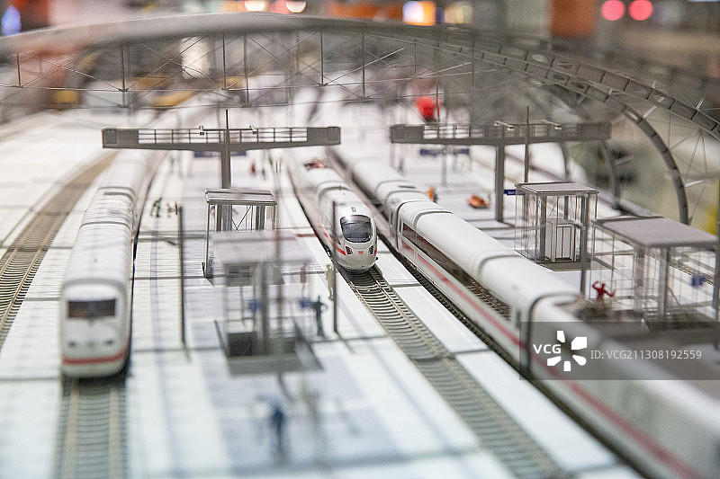 德国柏林火车站高速铁路列车沙盘微缩模型图片素材